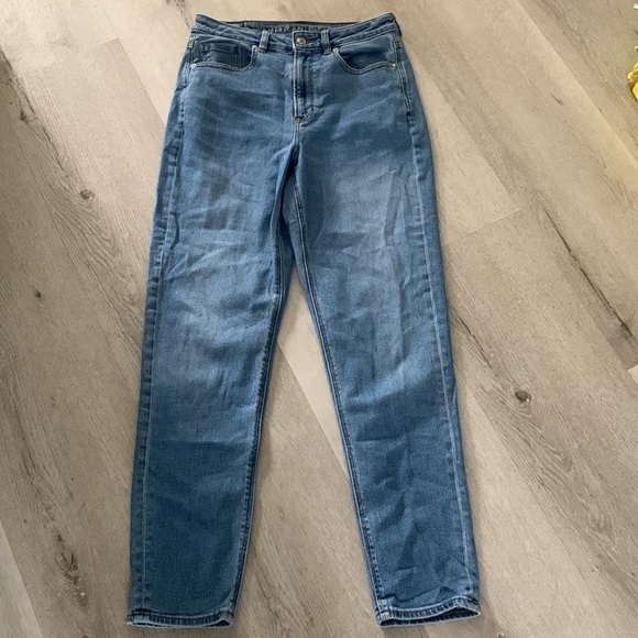American Eagle Outfitters Mom Jeans size 6 long light wash high waist - Picture 8 of 14